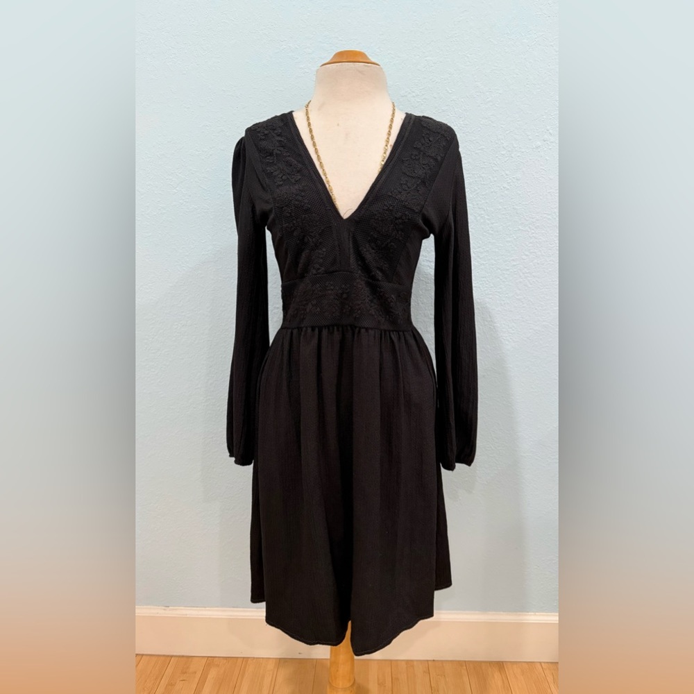 Zara Black Long-Sleeve V-Neck Dress